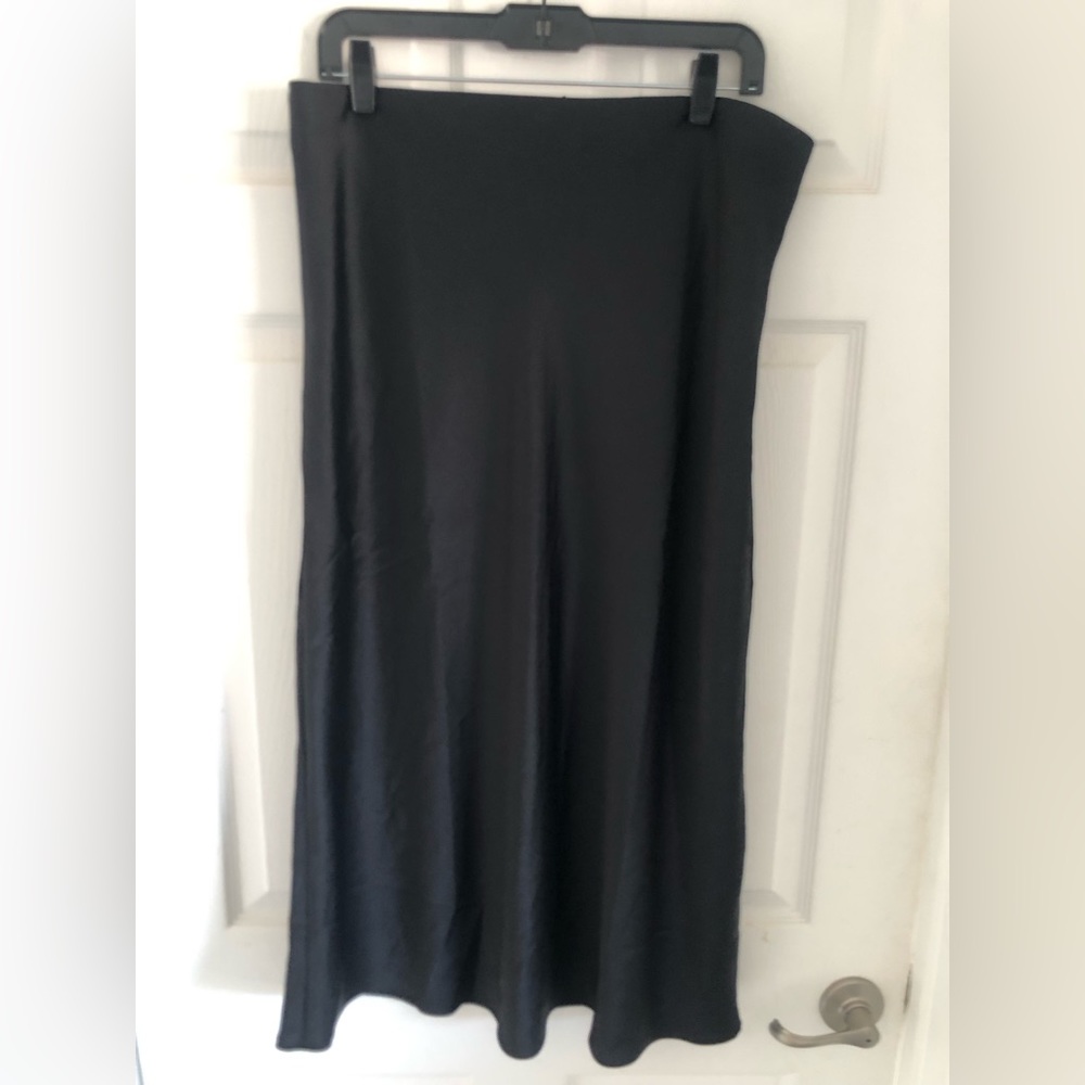 🆕White House Black market satin midi skirt. - Picture 7 of 11